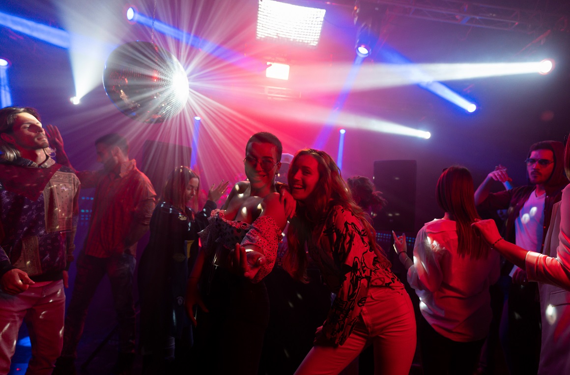 Teambuilding in der Privatdisco � private Location mit Musik, Spielen, Bar und Wellness in �sterreich